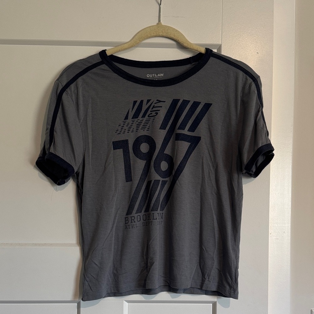 Outlaw Women's Gray Short Sleeve Tee